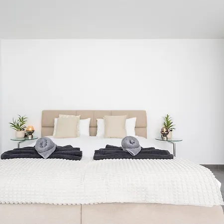 Sybaris 09 By Smart ヴィラ アデヘ