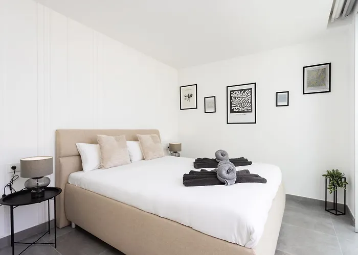 Sybaris 09 By Smart Villa